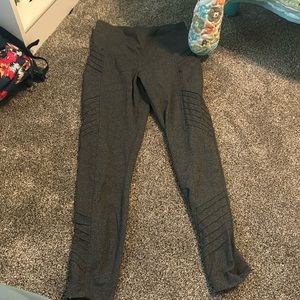 Member’s Mark grey leggings. Size small